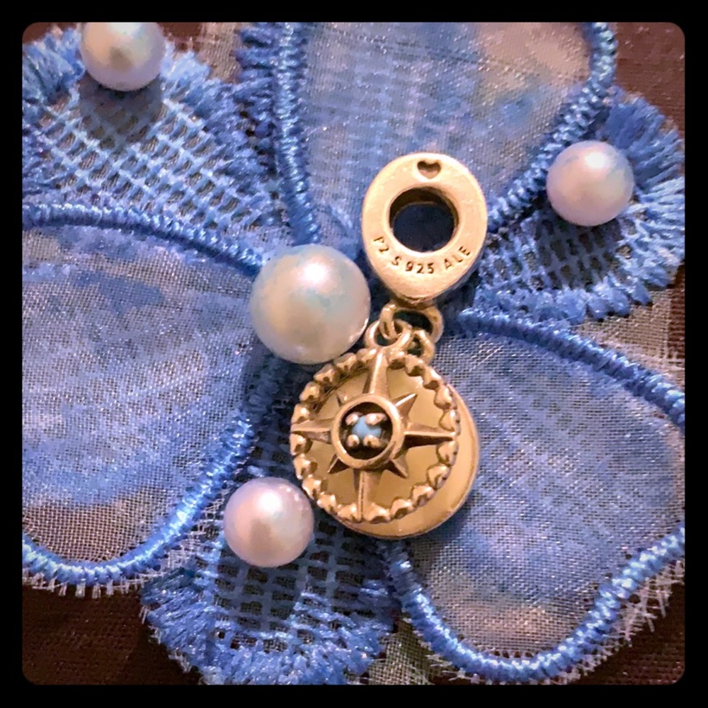 Just Reduced💙Pandora 💙compass dangle S925 ALE 💙